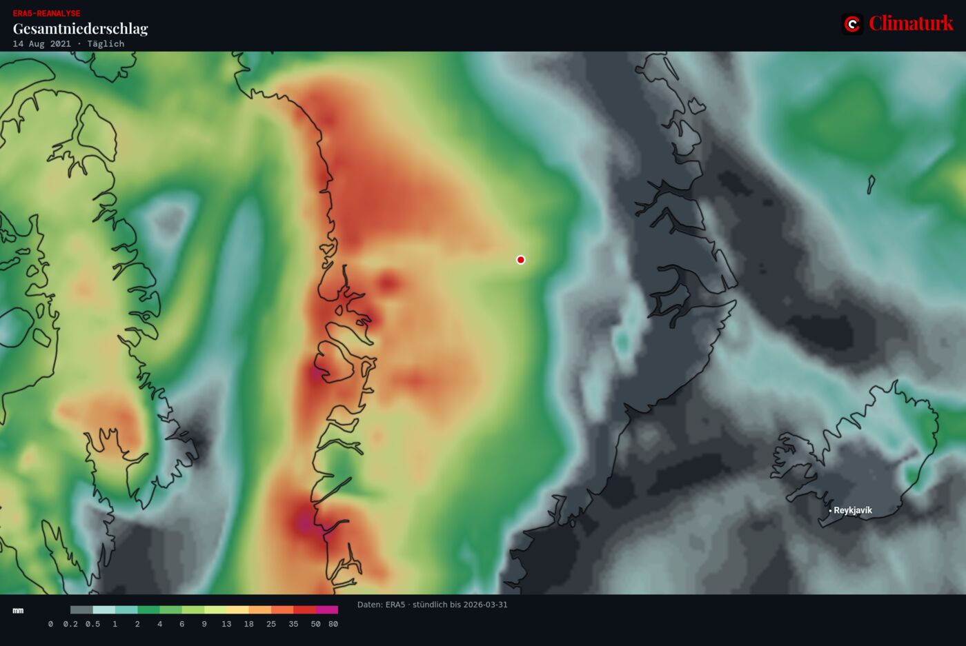 Karte von Grönland, der Baffin Bay und Island: ERA5-Tagesniederschlag am 14. August 2021, mit dem stärksten Regen über Westgrönland und einigen Millimetern in Summit, rot markiert in der Mitte des Eisschilds.